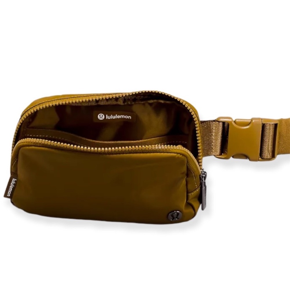 LULULEMON Everywhere Belt Bag in Salted Caramel - Picture 4 of 6